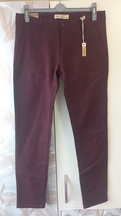 Pantaloni casual Burgundia