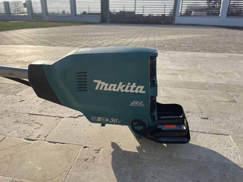 Motocoasa Makita functionala cu 2 acumulatori