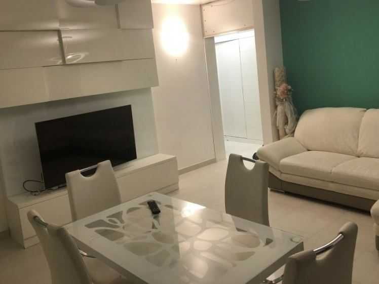 Дава се под наем Двустаен апартамент в София, Зона Б-18 - 62 кв.м за 650 € - Снимка #1