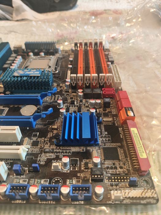 Комплект: ASUS X58 P6T + i7-930 + 6GB DDR3(3x2GB) + Radeon HD 5770