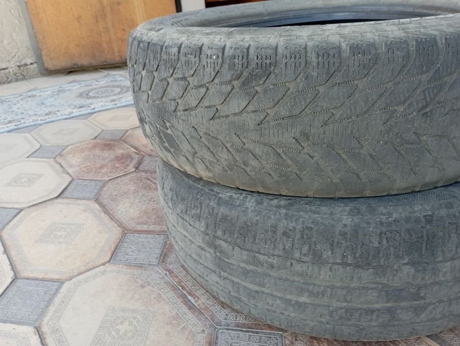 Продам 2 колеса (покрышки)