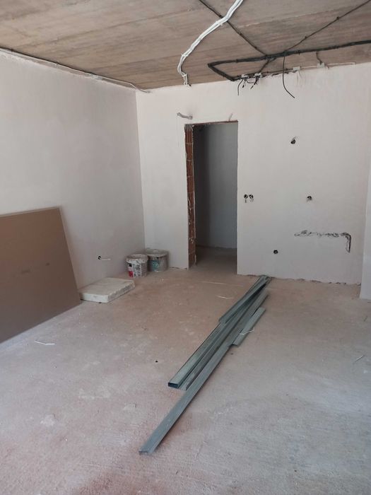 Три стаен апартамент с градинка