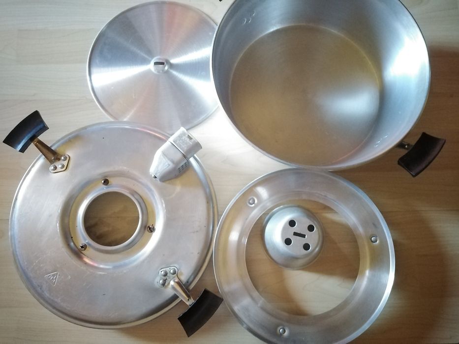 Електрическа тенджера пълен комплект