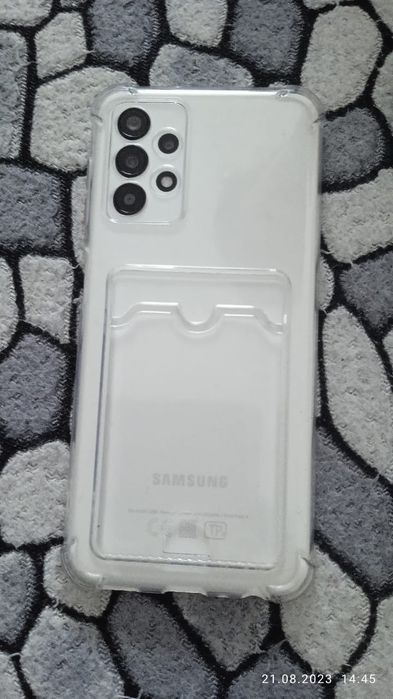 Ему 2 месяца,новенький с чехлом