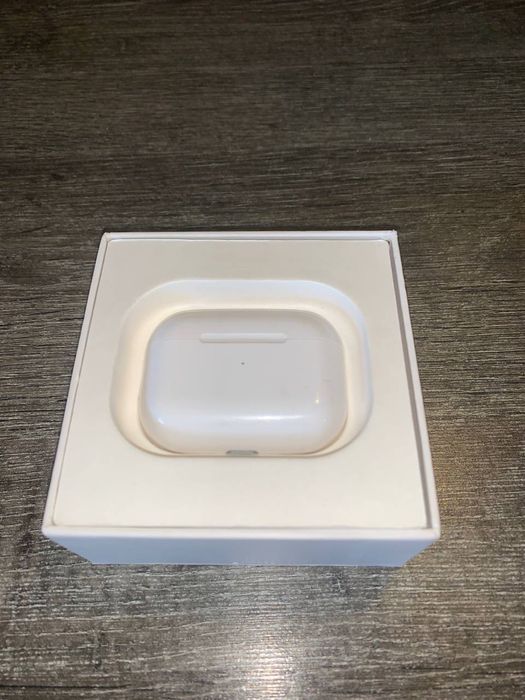 ПРОДАМ AirPods Pro