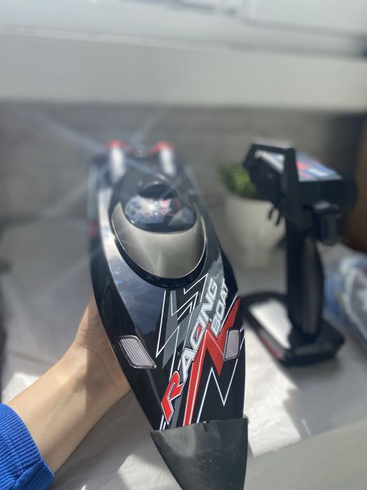 Lightning Racer – Бърза RC лодка 55 км/ч за водни приключения