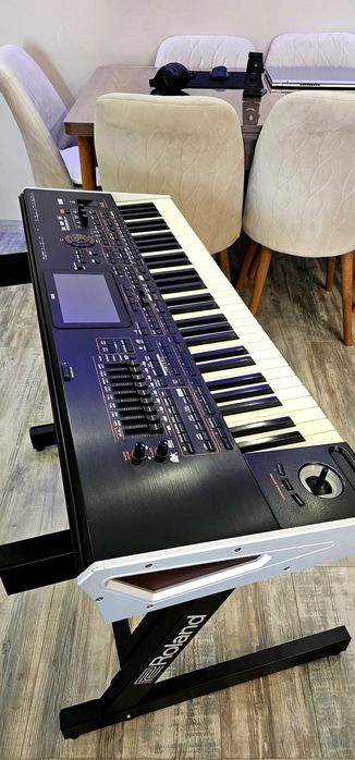 Korg Pa4x в добро състояние и бонуси към цената може да ме потърсите и на личния ми Facebook Христо Чакъров