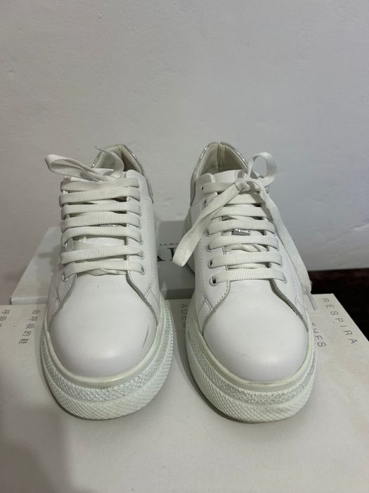 Adidași dama albi