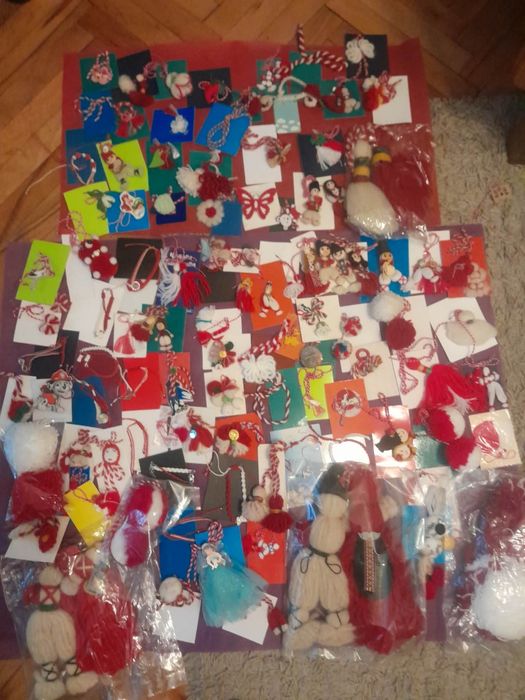 Продажба на мартеници различни модели