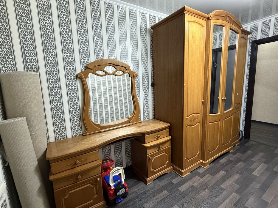 Мебельный комплект для спальни: шкаф + трюмо с зеркалом