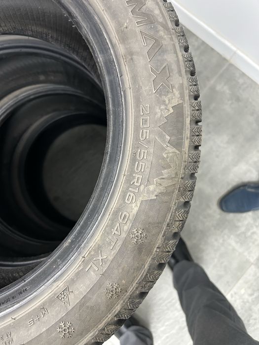 Продам зимние резины 205/55/16