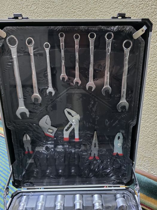 Продаётся набор инструментов с кейсом 187 предметов