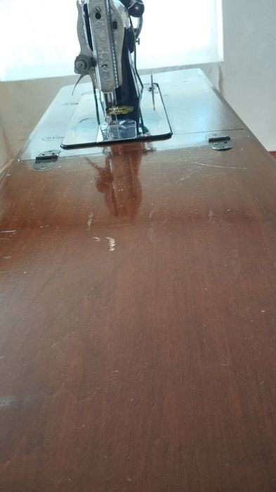 Тикув машинкаси сотилади, мотор урнатилган.и