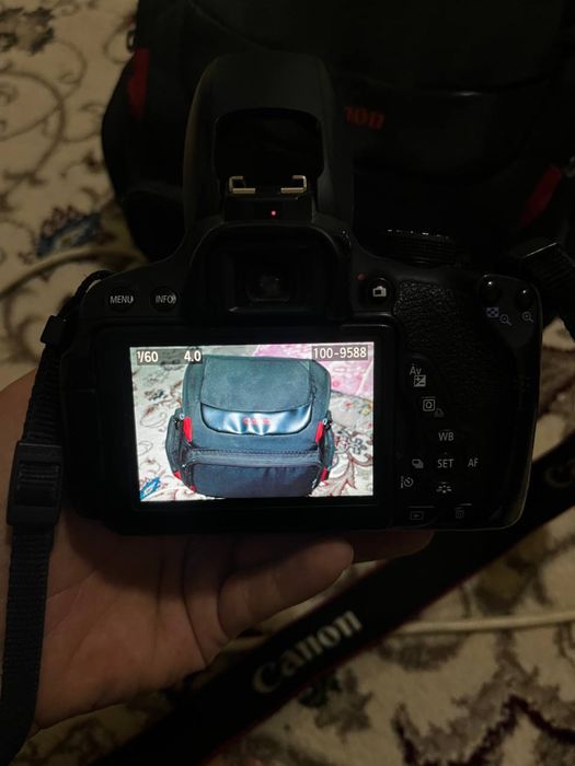 Canon D700 fataparat 8Gb fleshkasi bor