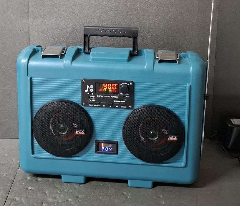 Radio Makita 18v si 220v 2 x 30 wati