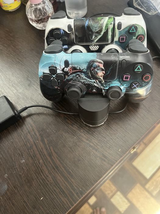 Продам PS 4 в отличном состояние