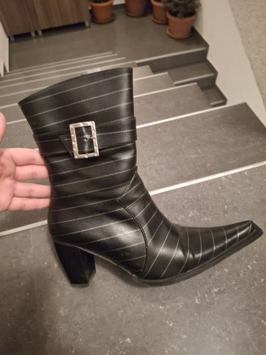 Дамски черни елегантни боти