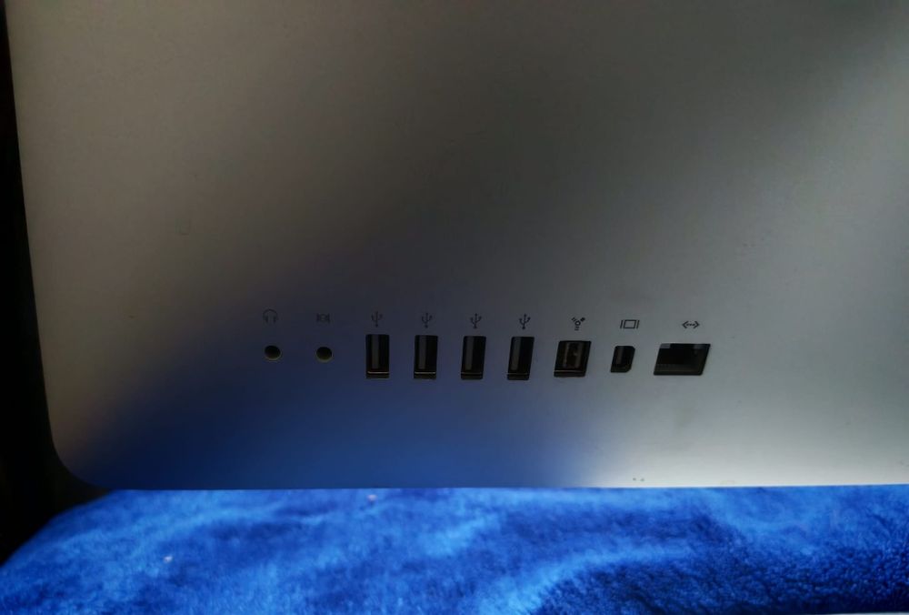 Vând pc Apple Imac