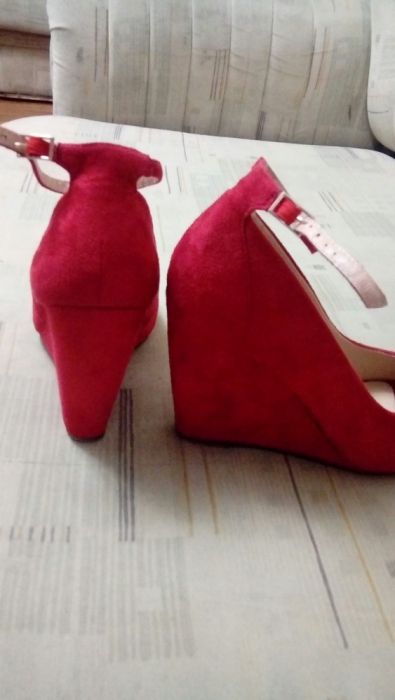 Срочно продам туфли 38р