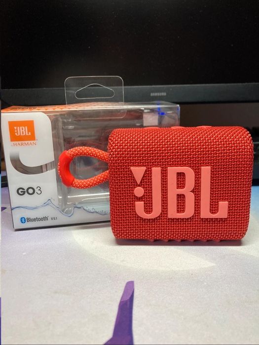 Boxă portabilă JBL Go 3 originală, de culoare roșie, în stare impecabilă!