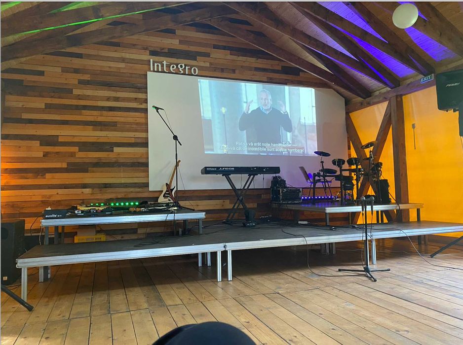 Scena/ Podium de inchiriat