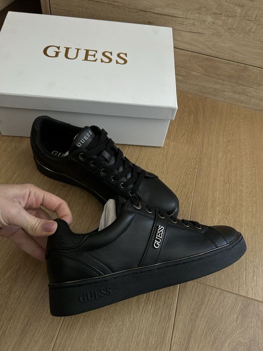 НОВИ Обувки GUESS 40 номер
