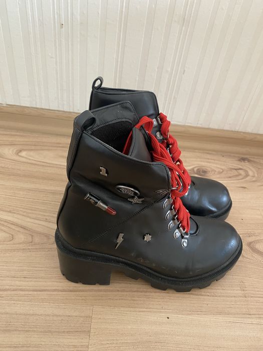 Черни боти с дикорации