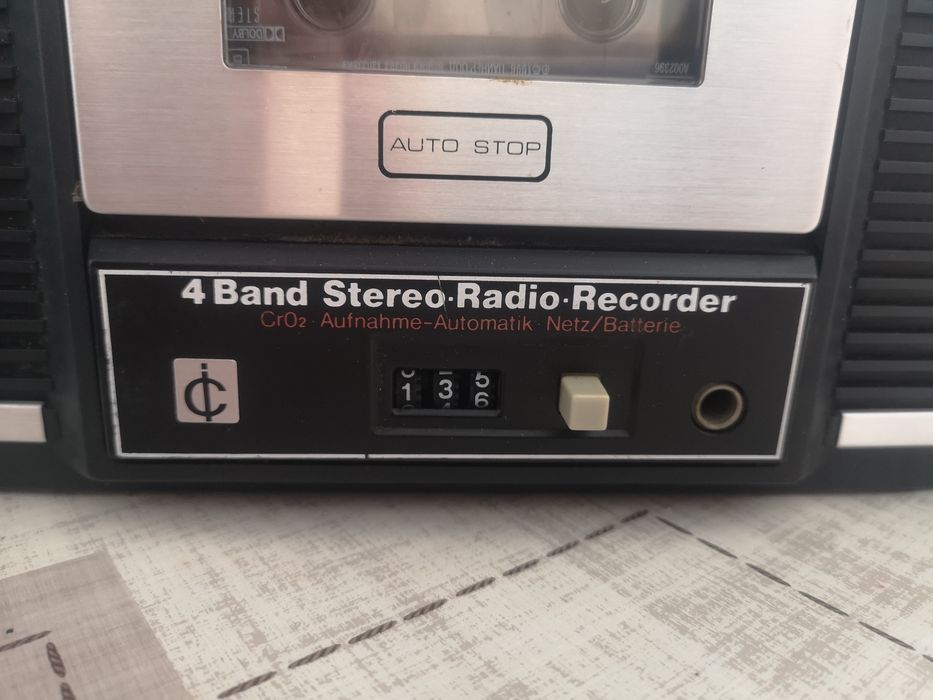 Продавам немски радиокасетофон