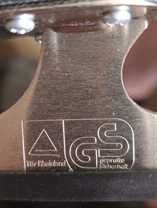 Продаю коньки фигурные