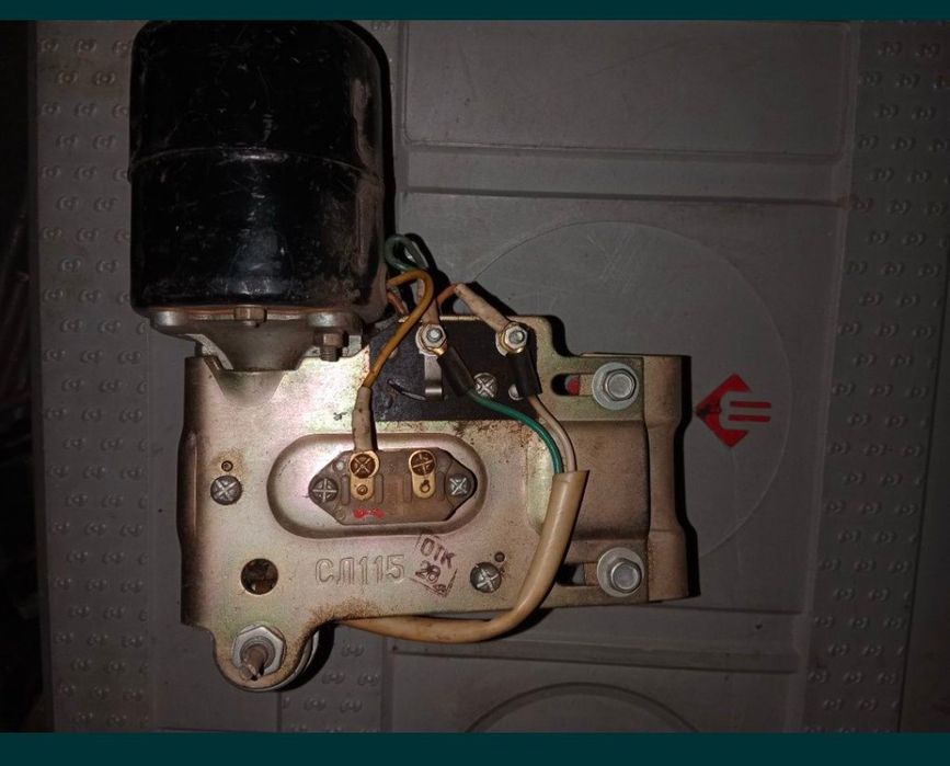 Продам моторчик дворников на УАЗ.