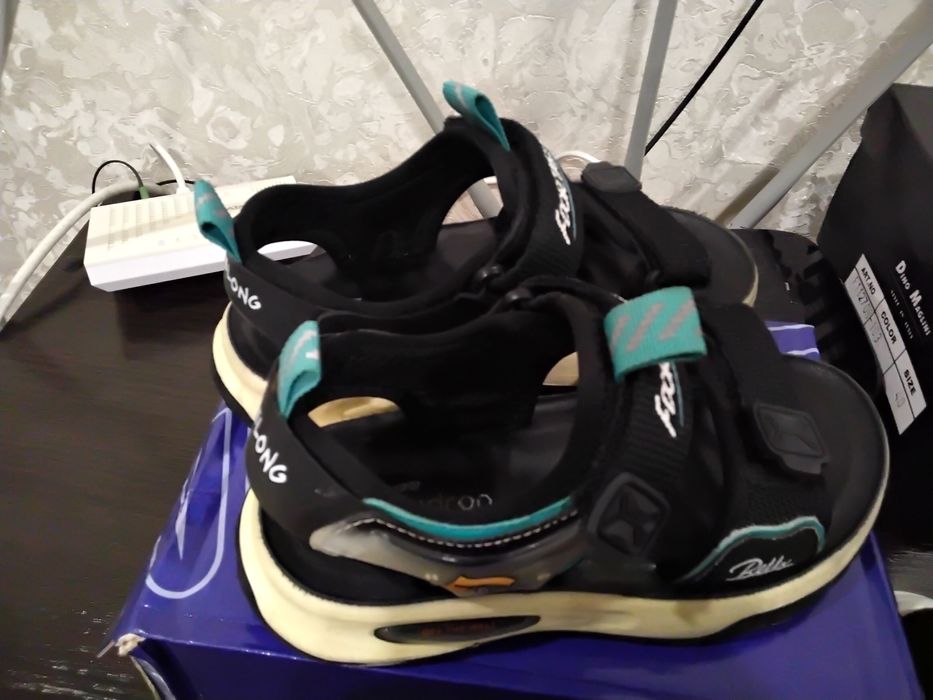 Продам детскую обувь