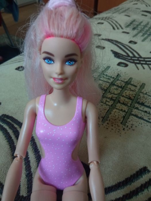 Vând păpușă Barbie 2023 varianta beach