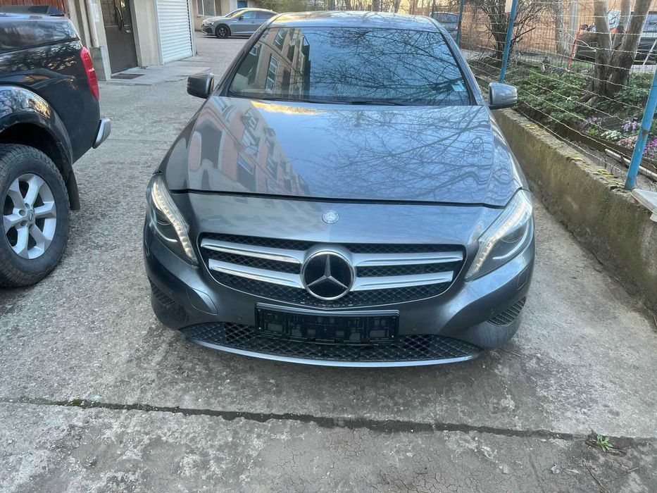 Mercedes Benz кола