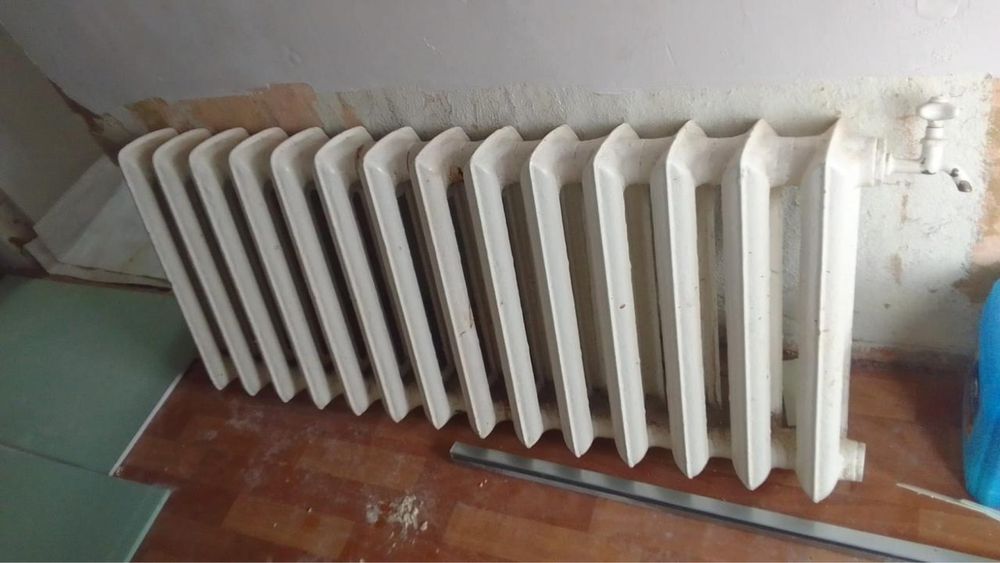 Продам чугунную батарею