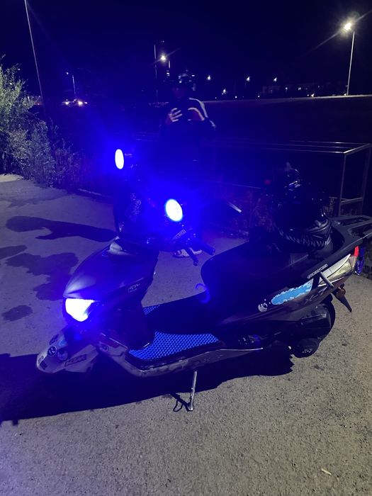 В продаже м8 серый цвет