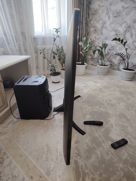 Продам большой телевизор смарт