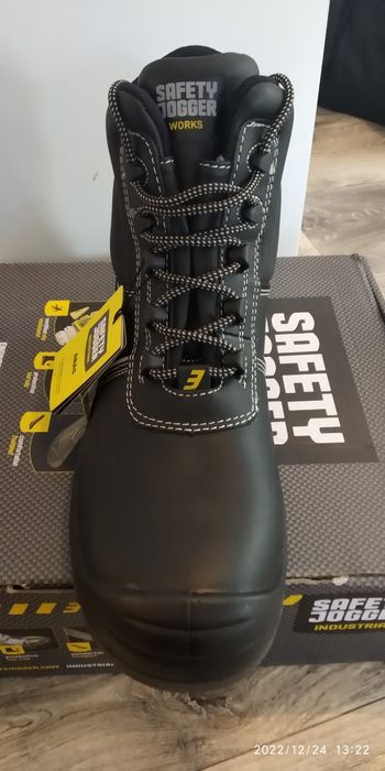 Продам Спец обувь