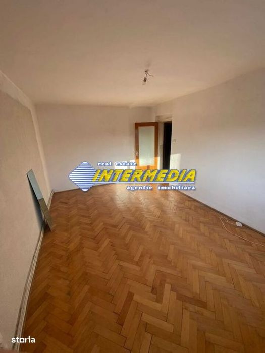 Apartament 3 Camere I Decomandat I Cetate I 75 Mp I Zona Mercur I