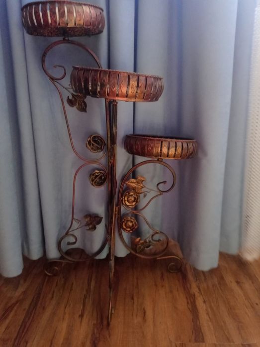 ПРОДАЁТСЯ НАПОЛЬНАЯ Ваза и Подставка для Цветов