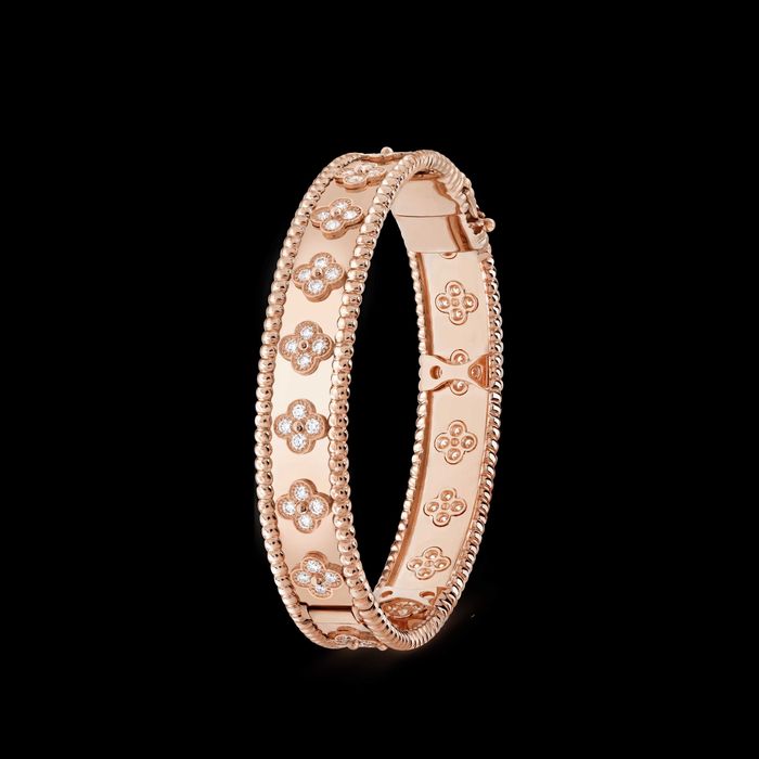 Van Cleef & Arpels VCA Rose Gold Diamond Perlée Clovers Дамска Гривна