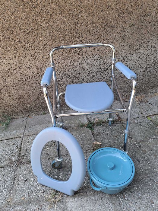 Продавам нов комбиниран  медецински стол. Столът не е използван.