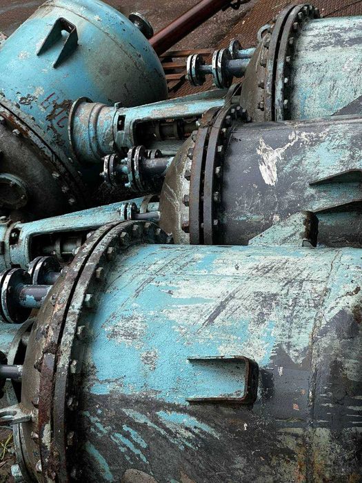 Реакторы из нержавеющей стали . Емкости эмалированные.