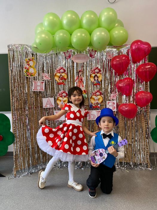 Продам платья б/у для девочки 5-6 лет