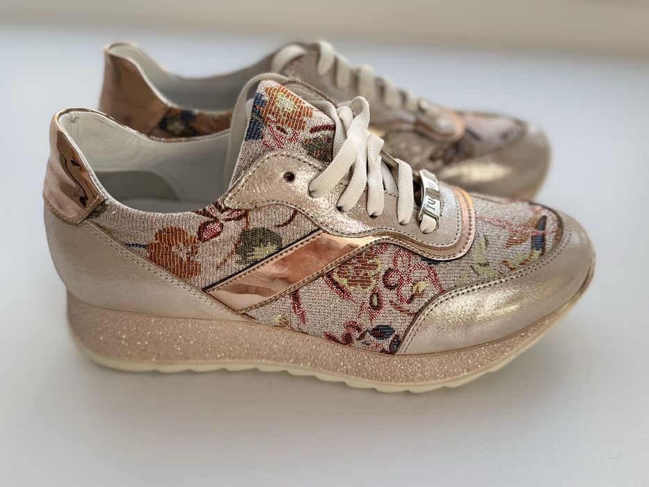 Распродажа обуви -новый