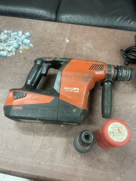 Перфоратор къртач HILTI TE 30-A36 с батерия и патронник