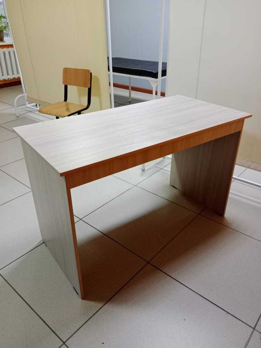 Продам стол офисный