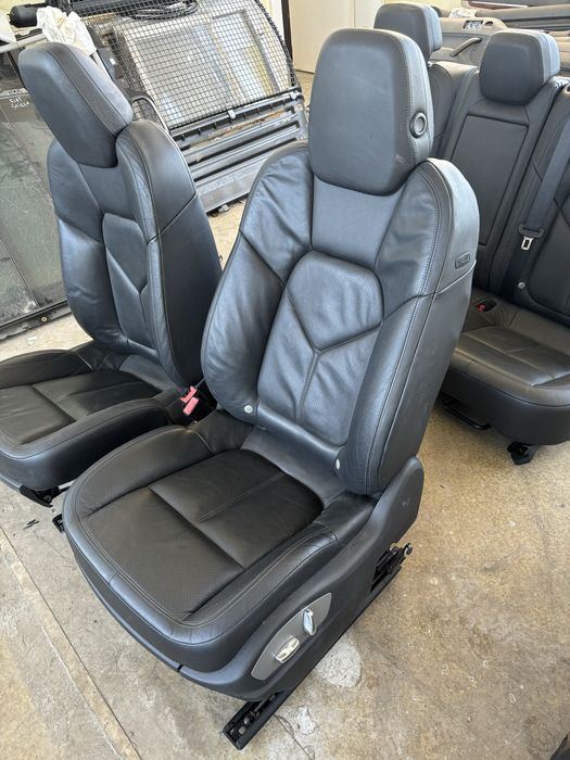 Porsche Cayenne 958 салон седалки