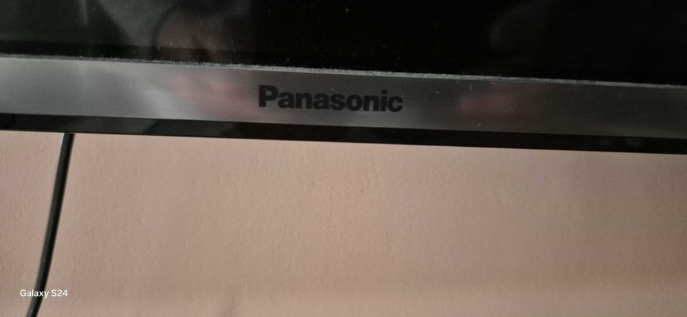 Телевизор Смарт 43 инча Панасоник.