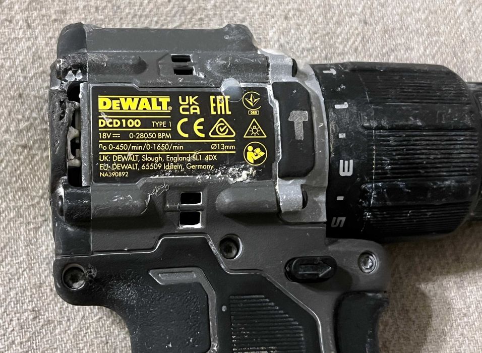 Masina gaurit insurubat DeWalt DCD100 XR 18V brushless doar corp black