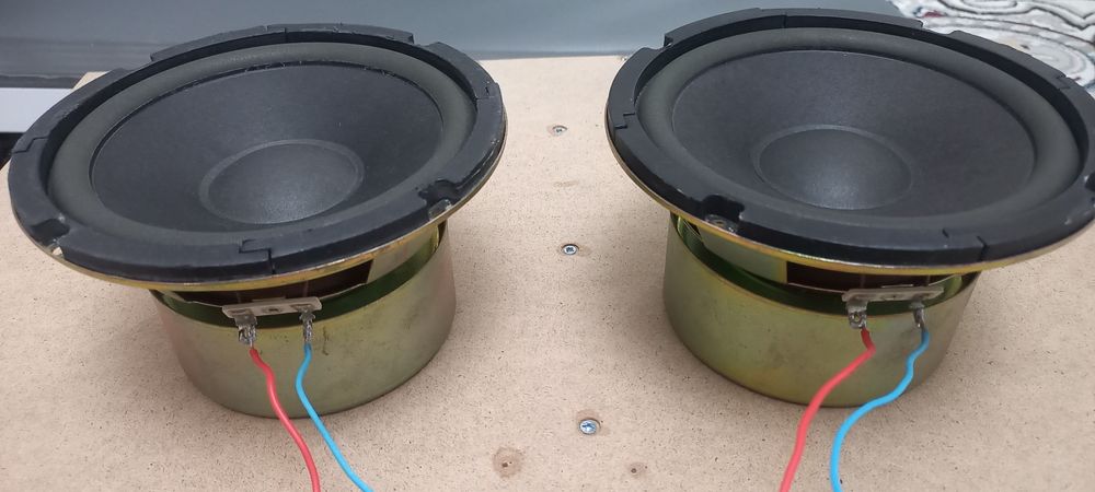 Продаются сабвуферные динамики 6,5 дюйм (16,5 см)